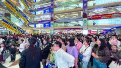 秦祎德为很多店里的老顾客预备了微波炉、电视